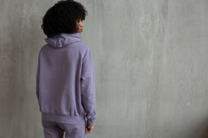 Udobna ženska trenirka v vijolični barvi